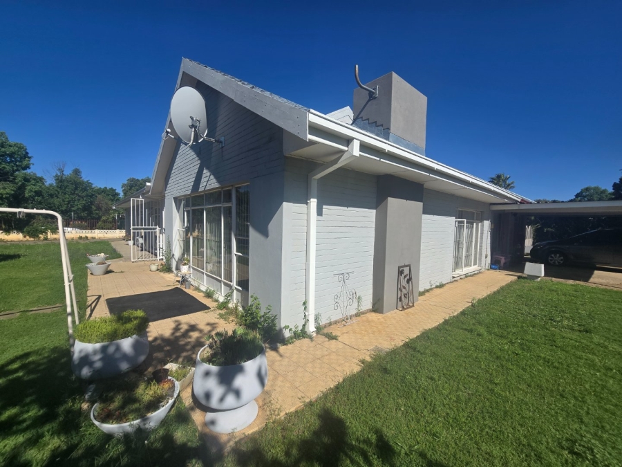 5 Bedroom Property for Sale in Fichardt Park Free State